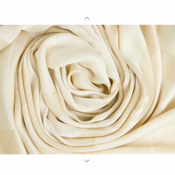 SOLD ❣️✨ Authentic BNWT Gold tone Givenchy scarf/ shawl ✨ - Picture 9 of 13